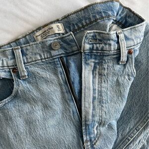Abercrombie Ultra High Rise 90s Straight Jean